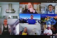 Écran partagé, tabliers enfilés : moment de cohésion autour d’un atelier cuisine en ligne MadCityZen. | © MadCityZen